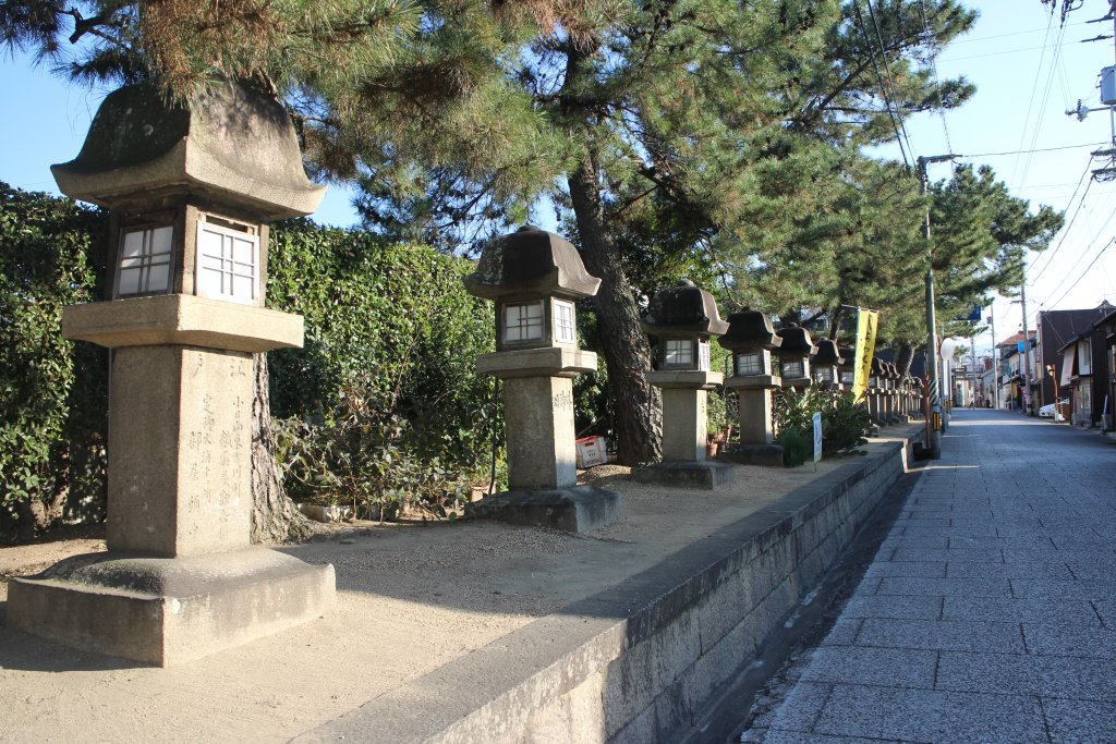 富士見町の並び燈籠｜スポット・体験｜香川県観光協会公式サイト