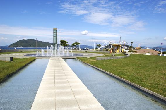 sunportfountain plaza and sea