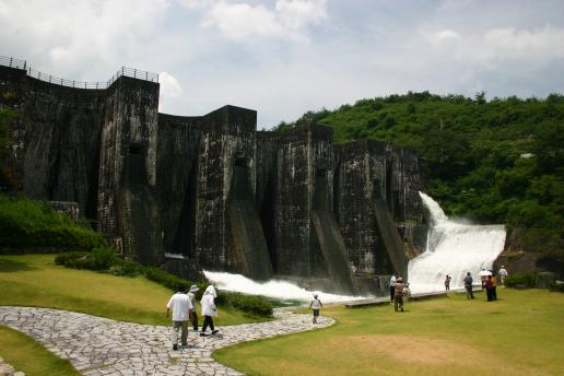 honenike pond  dam arch dam