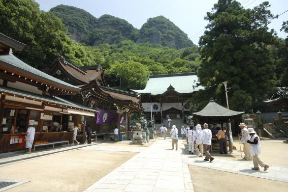 yakuri-ji temple