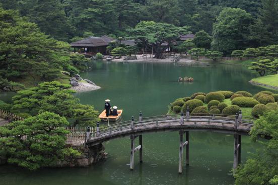 ritsurin garden japanese boat