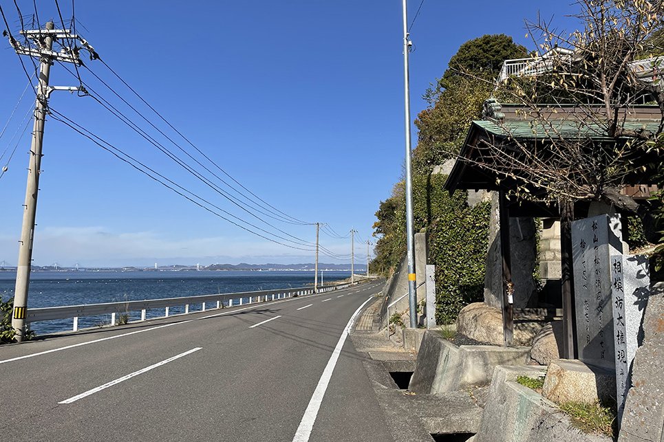 大屋冨海岸線を歩き春の厳島神社を訪れよう