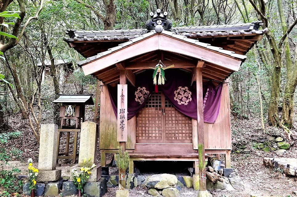 金山の古を散策