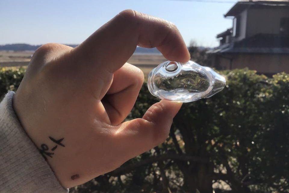 ①雲の一輪挿しづくり、②ガラスを溶かそう！