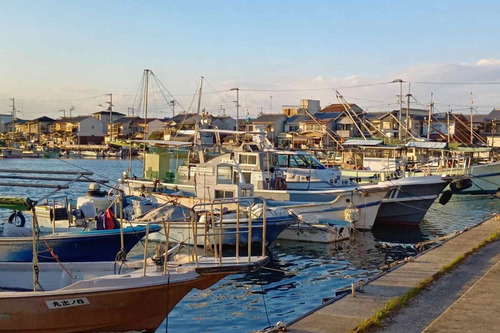 ANNRIと歩く西浜「高松の汀で糸より姫に逢う」