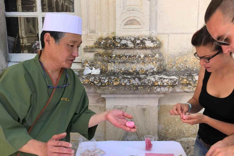香西ちょっと歩きと和菓子作り「春は薔薇を咲かせる」