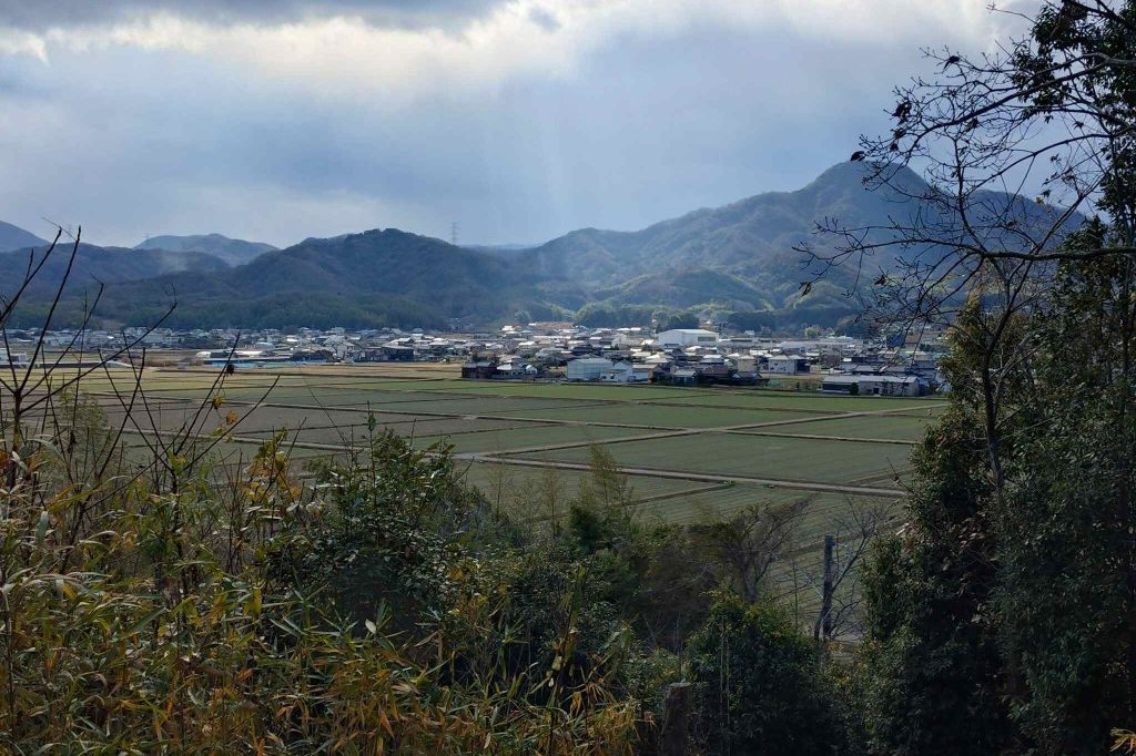 戦国の城趾を歩く外伝「快天山古墳と綾川」