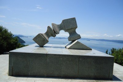 「またきまい」／流政之作（大崎山園地）