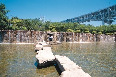 「浜栗林」／流政之（1923～2018年）作（瀬戸大橋記念公園）