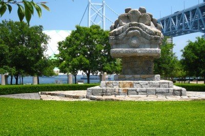 「どだま獅子」／流政之作（瀬戸大橋記念公園）