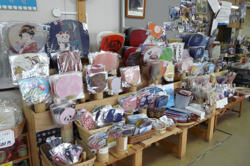 ものづくり体験 うちわ工房 竹 スポット 体験 香川県観光協会公式サイト うどん県旅ネット
