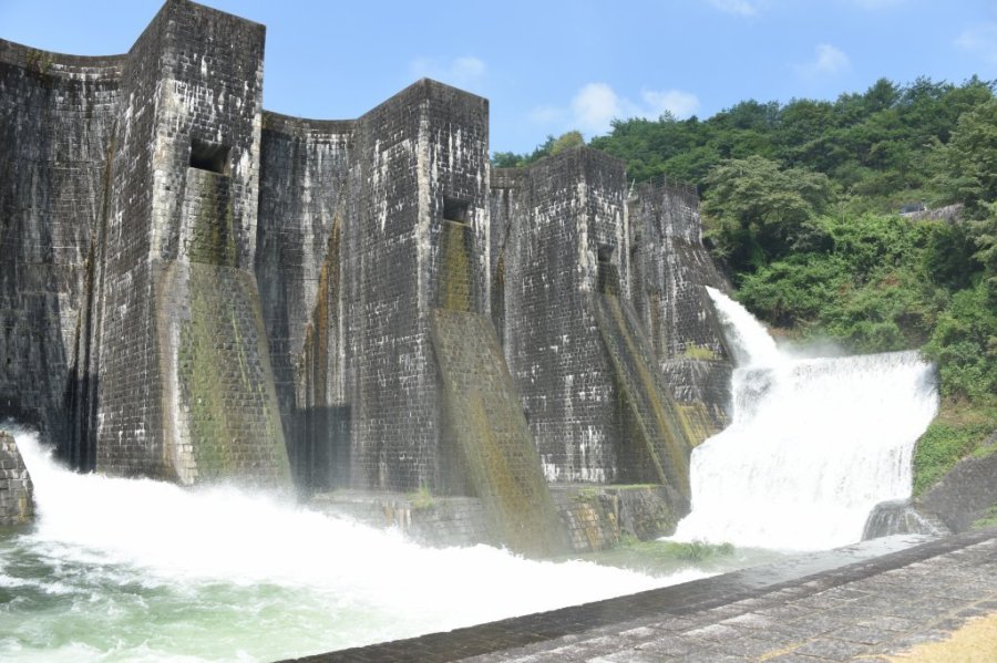 豊稔池堰堤（アーチダム）