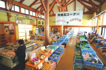 仲南産直市（空の夢もみの木パーク内）