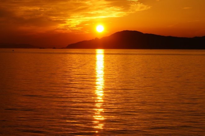 瀬戸内海に沈む美しい夕日が見られます