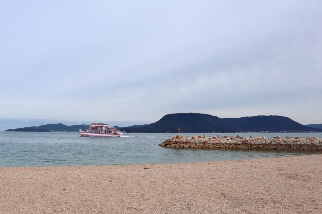 「ビーチオフィス女木島」で仕事