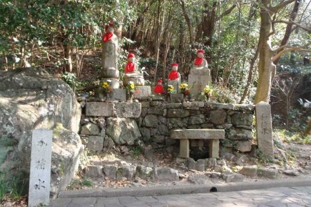 加持水（かじすい）・不喰梨（くわずのなし）