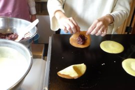 倉敷銘菓「むらすゞめ」の手焼き体験