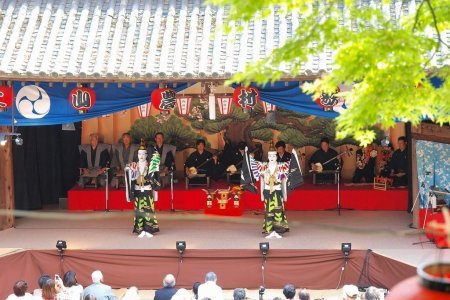 肥土山（ひとやま）農村歌舞伎舞台