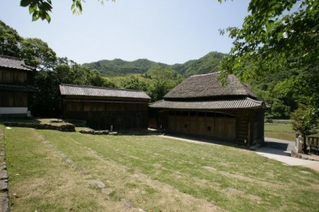 肥土山（ひとやま）農村歌舞伎舞台