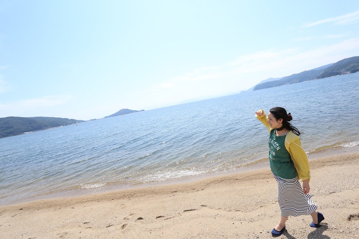 地中海を思わせる白砂の海岸線がとてもキレイな小豆島のビーチ