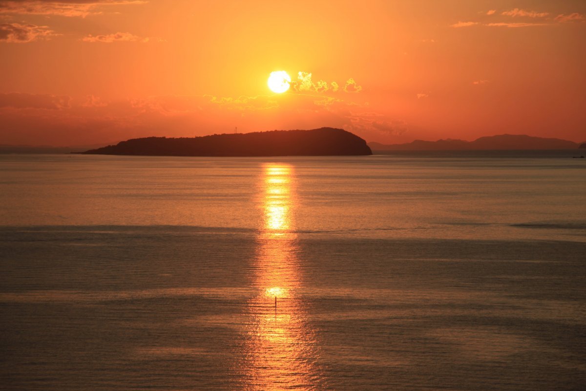 伊吹島に沈む夕陽