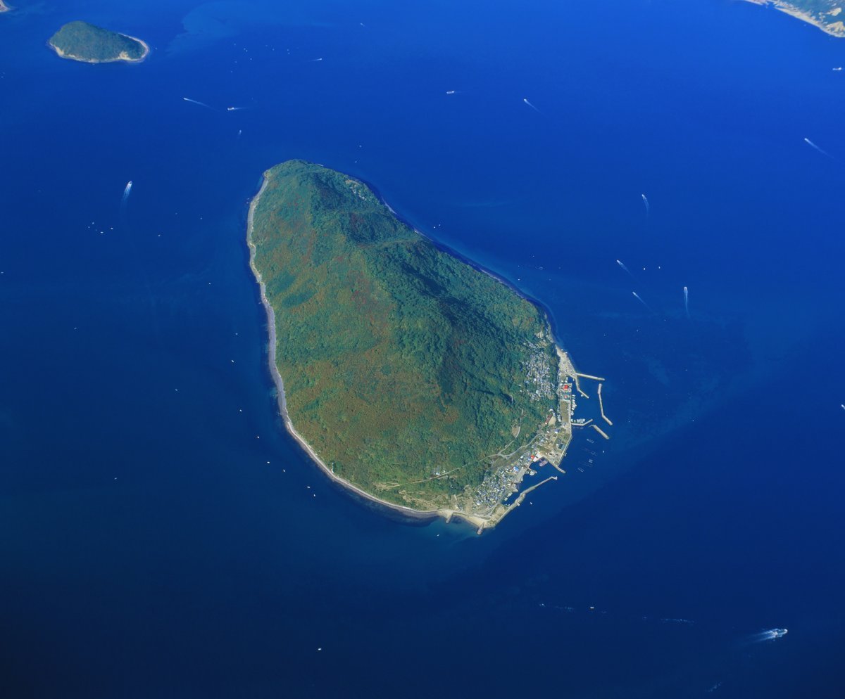 空から見た高見島