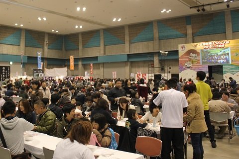 特設ステージでは多彩なイベント目白押し