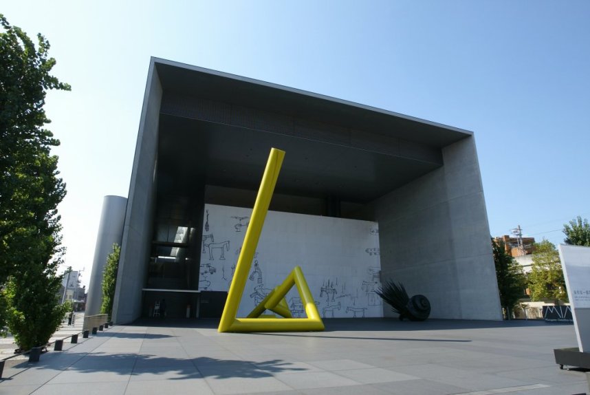 丸亀市猪熊弦一郎現代美術館
