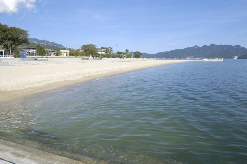 波がなく穏やかな瀬戸内海