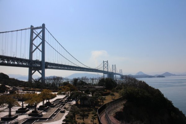 瀬戸大橋が通る島々へはバスの利用が便利