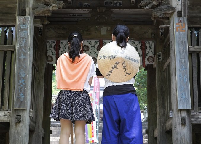 神聖な気持ちで一礼を