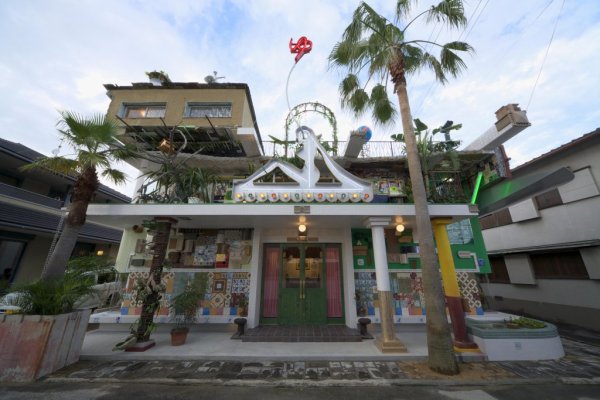 大竹伸朗　直島銭湯「I♥湯」(2009)　写真：渡邉修　