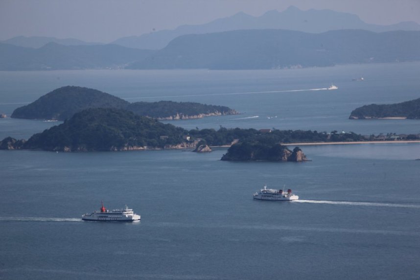 女木島から大島を望む