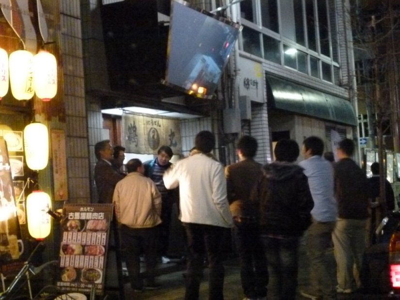 深夜営業のうどん店に行列ができる光景もうどん県ならでは