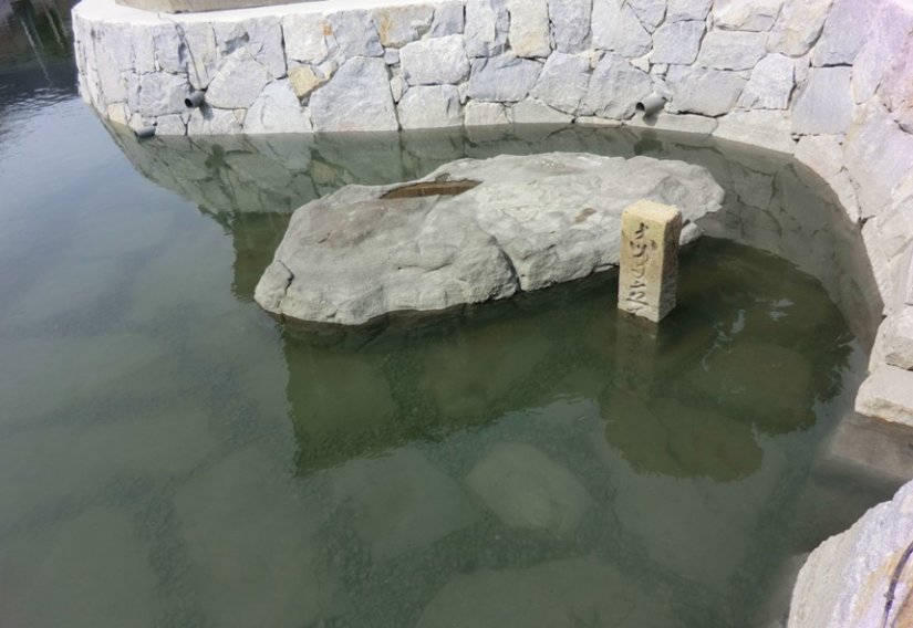 弓の名人・那須与一が馬を止めたとされる「駒立岩」など、源平合戦ゆかりの地が点在している