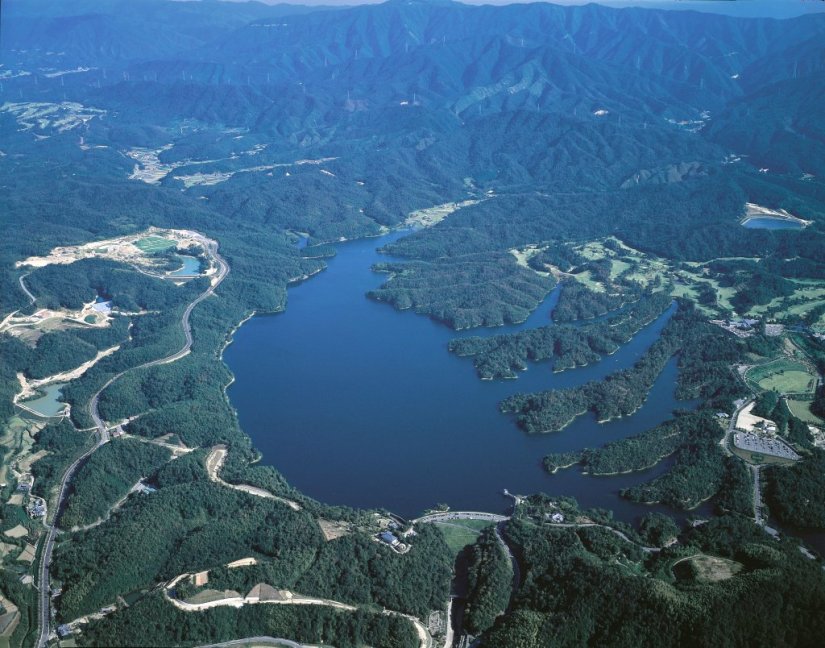 まるで湖のような大きさ