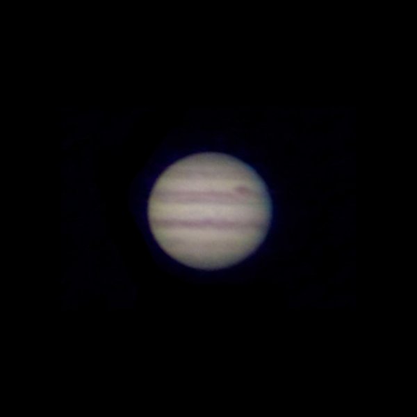 【木星】80倍程度から数本の縞模様が見えます。明るいので口径15cm 300倍での観測もできます。