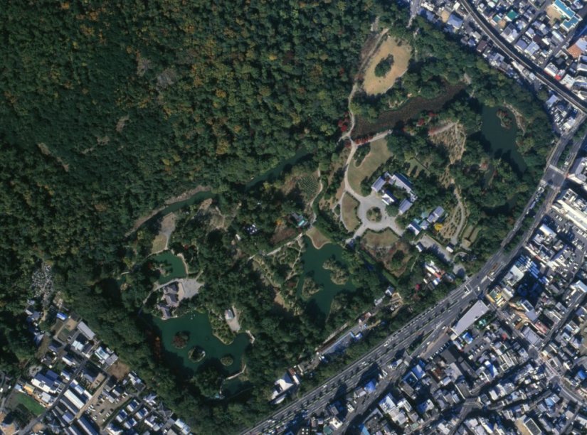 約75ヘクタールにもおよぶ栗林公園の敷地