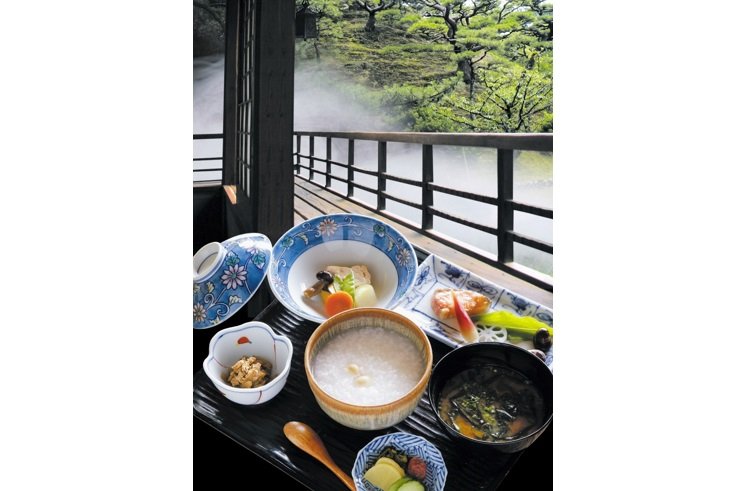 朝粥を食べながら贅沢なひとときを！