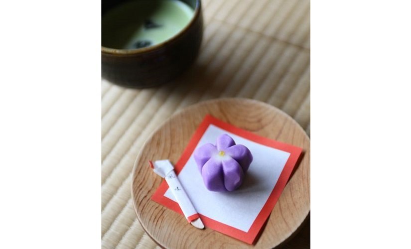 お抹茶と一緒に供される季節の生菓子