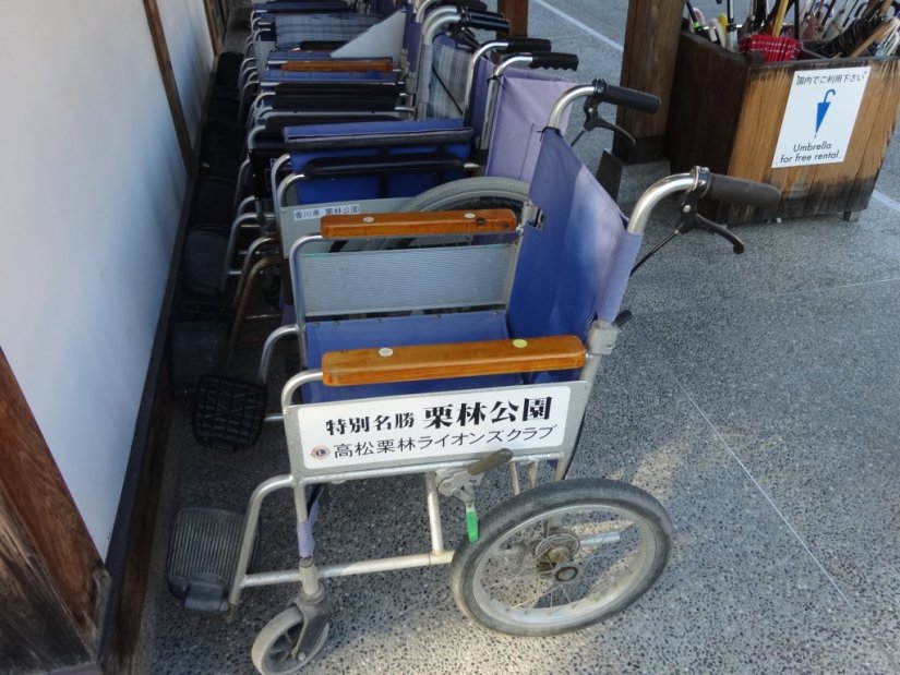 車いすを無料貸し出し