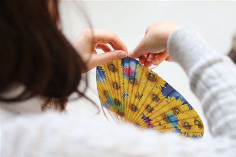 周りに「へり紙」を巻くのが難しい
