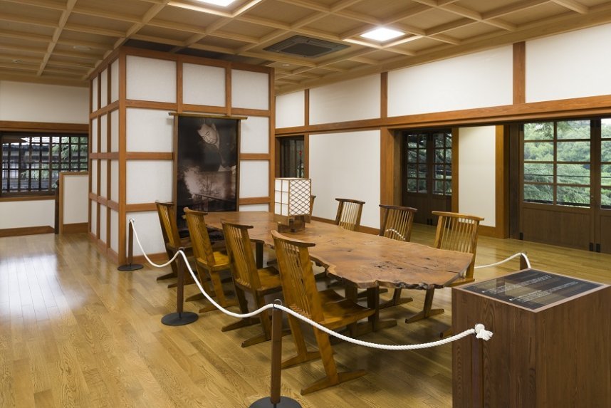 本館2階に展示されているジョージ・ナカシマの家具