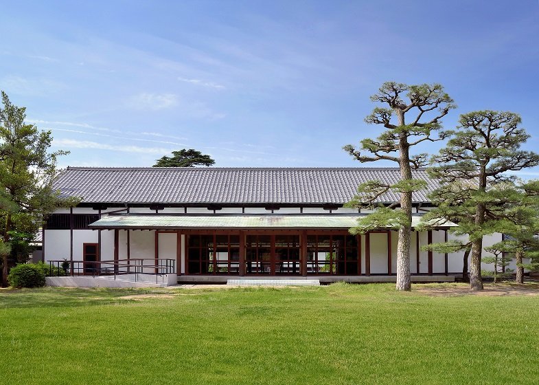 北庭ガーデンへと続く北館