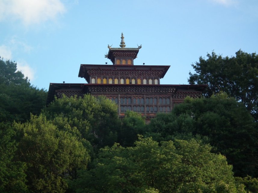 幸せの国ブータン王朝の僧院を2分の1スケールで再現「タシチョ・ゾン」