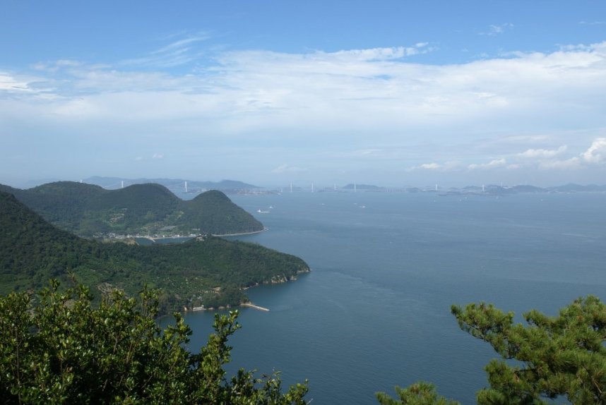 瀬戸大橋まで見渡せる