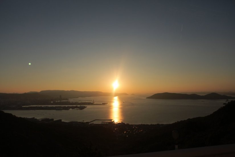 時間を忘れてしまうほど美しい夕陽と夜景