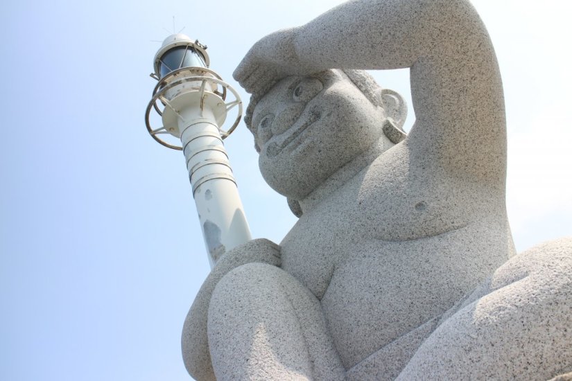 鬼の灯台がお出迎え