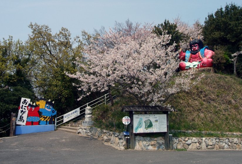 鬼たちがお出迎え