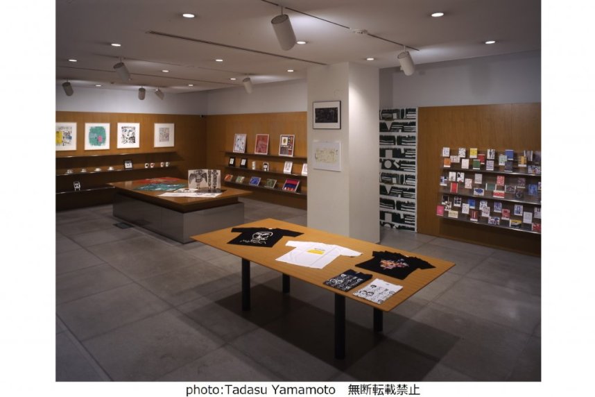ミュージアムショップでは、美術館が所蔵する猪熊弦一郎の作品をモチーフにしたグッズを販売